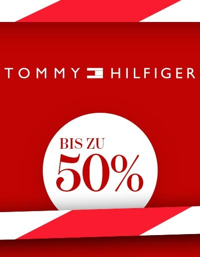 Tommy Hilfiger Logo und bis zu 50 Prozent Rabatt Angebot auf rotem Hintergrund mit weißen Akzenten.