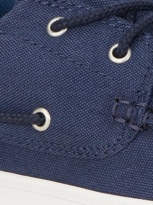 Canvas boat shoes with sneaker soles