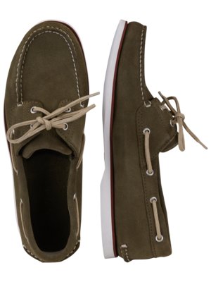 Classic boat shoes in nubuck leather with contrasting details