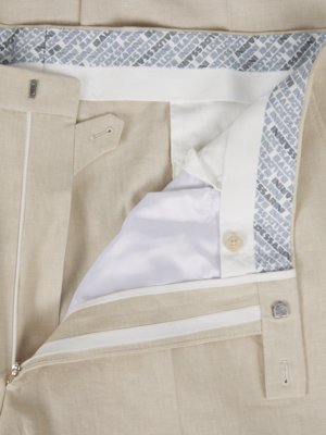 Trousers with linen content and trouser crease