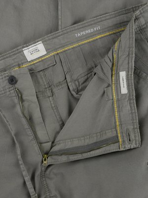 Chinos-with-cargo-pockets