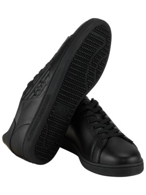 Sneakers-aus-Glattleder-mit-geprägtem-Logo