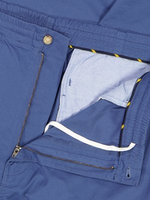 Chinos in twill fabric with stretch
