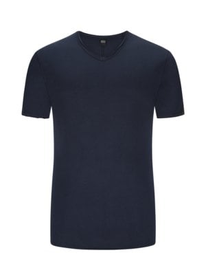 T-shirt with rolled edges and V-neck 