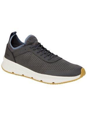 Lightweight sneakers with mesh outer, Summertide