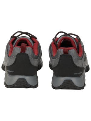 Low-top trekking shoes with reinforced heel