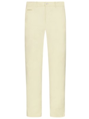 Chinos with fine texture in Hi-Flex fabric