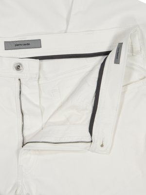 White five-pocket jeans with slightly cropped leg