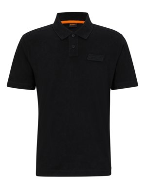 Poloshirt-in-Jersery-Qualität-und-geprägtem-Label-Aufnäher
