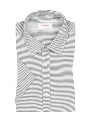 Short-sleeved shirt with diagonal stripes in seersucker fabric