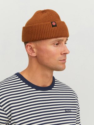 Knitted-woollen-hat-with-logo-flag,-R.D.D.-