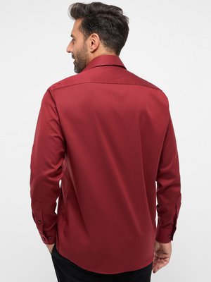 Jednobarevná a neprůhledná košile s náprsní kapsou