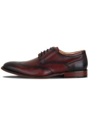 Derby shoes in smooth leather with broguing