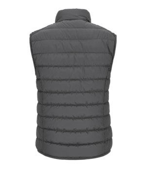 Quilted-gilet-in-recycled-material,-water-repellent