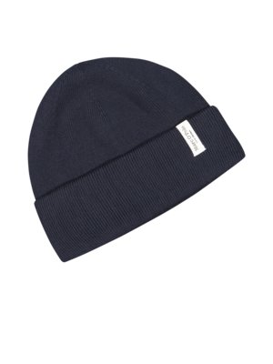 Knitted hat with side logo