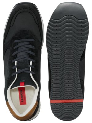 Dunkleblaue Schnürschuhe von oben und unten gezeigt.  Die Schuhe haben eine weiße und braune  Innensohle und eine profilierte Laufsohle.  Das Logo "LOYD" ist sichtbar.