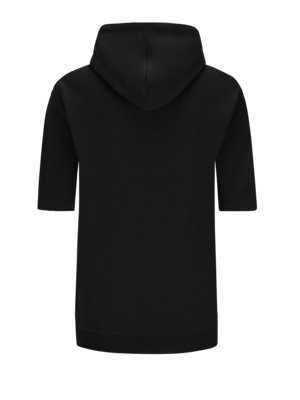 Short-sleeved-hoodie-with-label-print
