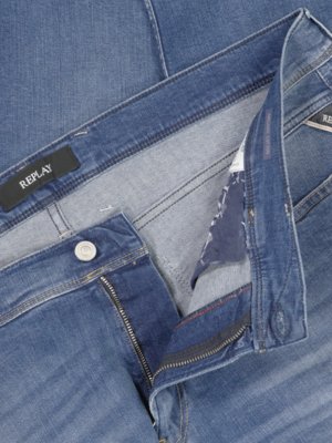 Jeans aus Denim-Stretch, Orange-Patch