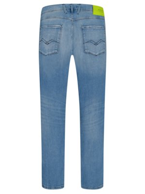 Jeans-Anbass-im-dezenten-Used-Look