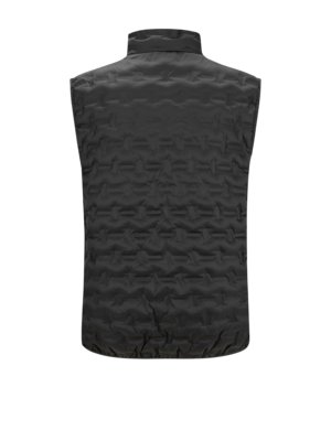 Quilted-gilet-with-rubberised-label-patch