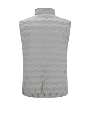 Quilted-gilet-with-rubberised-label-patch