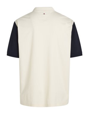 Poloshirt-mit-erhabener-Stickerei-und-farbigem-Ärmel-