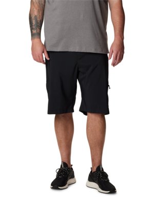 Cargo-shorts-in-functional-fabric-