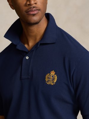 Piqué polo shirt with embroidery on the front and back  