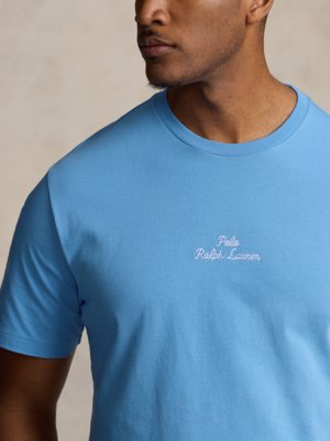 T-Shirt-in-Jersey-Qualität-mit-Label-Schriftzug-