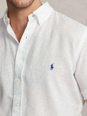 Short-sleeved-linen-shirt-with-button-down-collar-