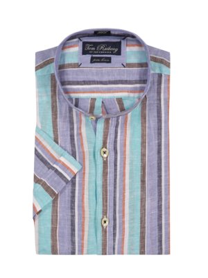 Short-sleeved-linen-shirt-with-standing-collar