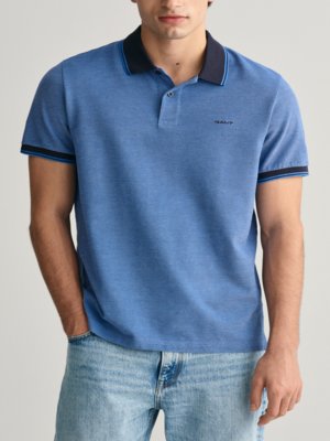 Piqué-polo-shirt-with-a-delicate-pattern-