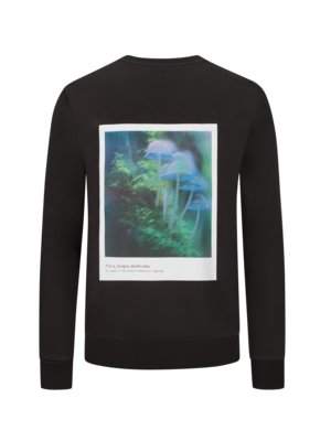 Sweatshirt-with-large-back-print-