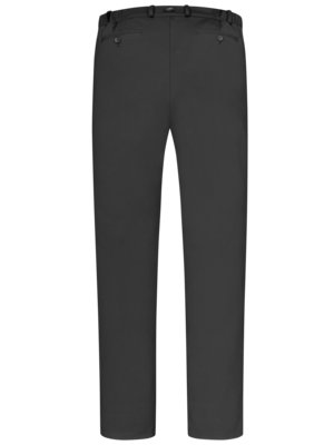 Rückansicht einer dunklen, geraden Hose. Die Hose hat Taschen auf der Rückseite und einen Hosenbund mit Knöpfen. Sie ist aus dunklem, glattem Stoff gefertigt und steht auf weißem Hintergrund.