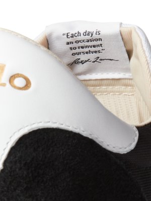 Low-top canvas running shoes with embroidered logo