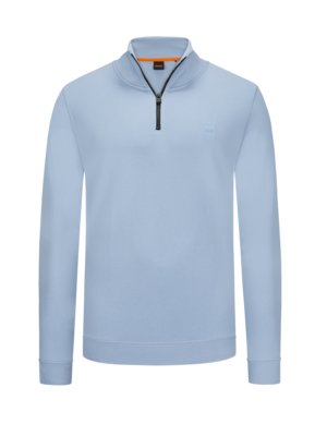 Sweatshirt with troyer collar and patch