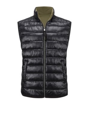 Reversible functional gilet with padded quilting on one side