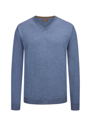 Lightweight sweater made of merino wool with V-neck