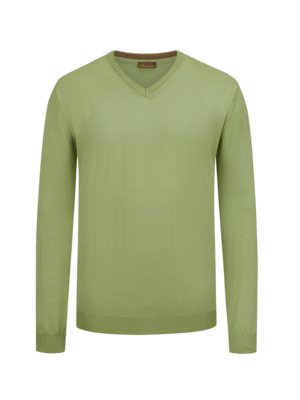 Lightweight sweater made of merino wool with V-neck