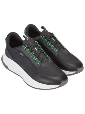 Running trainers with striking ribbed sole