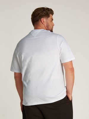 T-shirt with embroidered label lattering