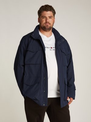 Leichtes Fieldjacket mit Logo-Stickerei