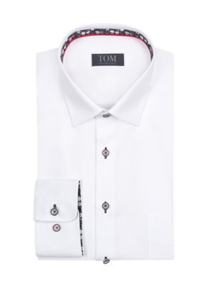 Non-iron shirt with patterned collar lining