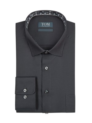 Textured shirt with patterned collar lining