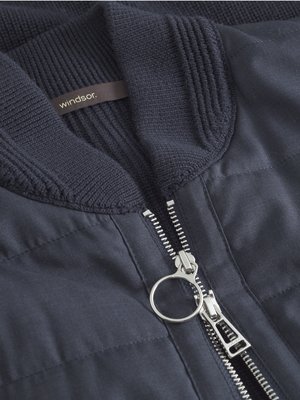 Blouson en mailles léger avec motif matelassé en laine mélangée, Regular Fit