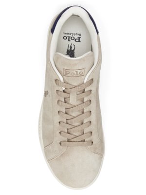 Grauer Polo Ralph Lauren Sneaker mit Schnürsenkeln und einem Logo auf der Zunge und der Seite