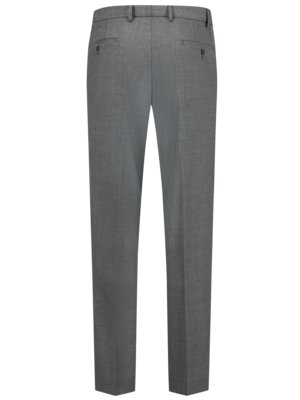 Rückansicht einer grauen Herrenhose. Die Hose hat zwei Gesäßtaschen, Gürtelschlaufen und ist aus feinem Stoff. Die Beine sind gerade geschnitten. Die Hose ist freigestellt vor einem weißen Hintergrund.
