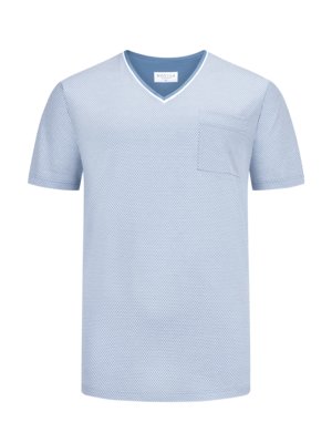 Hellblaues Herren-T-Shirt mit V-Ausschnitt, kurzem Ärmel und Brusttasche. Der Ausschnitt ist blau gefärbt und mit weißem Rand versehen. Das T-Shirt hat ein Muster aus kleinen, hellen Punkten.