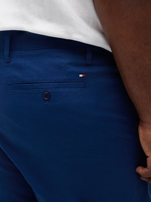 Twill chinos Denton with subtle texture and stretch, straight fit