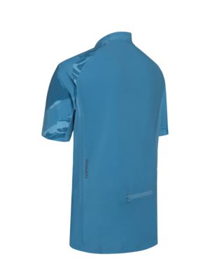 Rückansicht eines blauen Kurzarm-Trikots mit einem Camouflage-Muster auf den Ärmeln und einer Reißverschlusstasche am Saum.